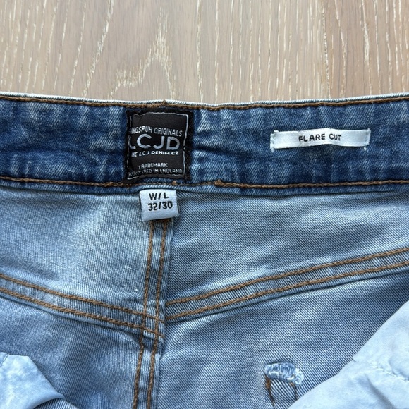 LCJD denim jeans. Good condition. Gently used. Flare cut. 32/30 - Picture 3 of 5